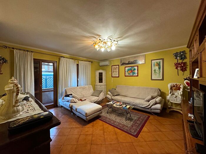 Casa con 8 locali in vendita in Seravezza