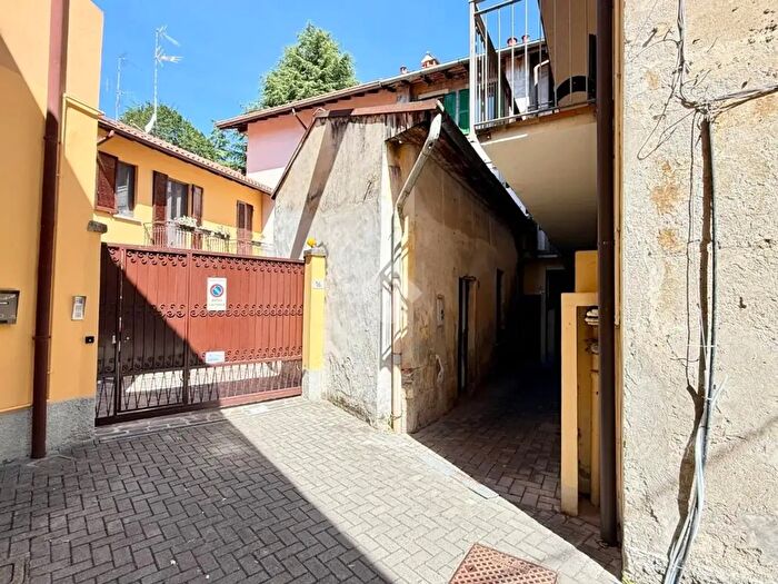 Casa bilocale in vendita in Via Fontana, Calco