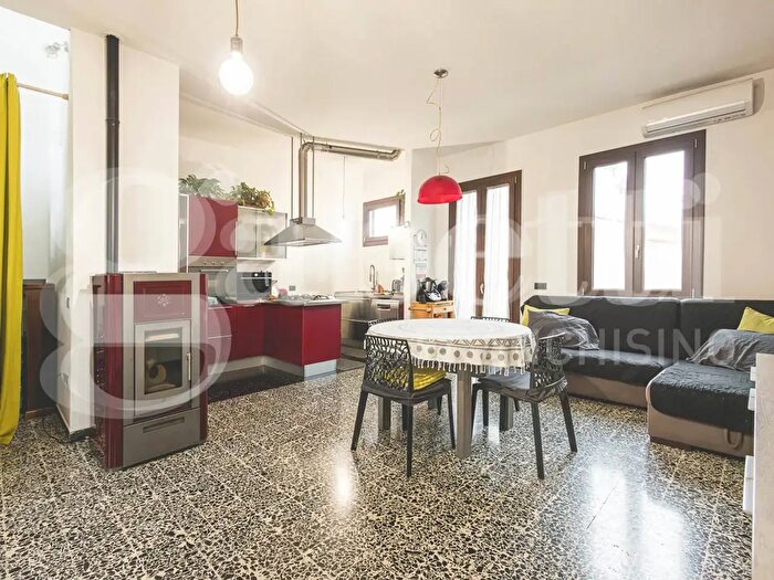 Appartamento trilocale in vendita in Via Columella Snc, Monserrato