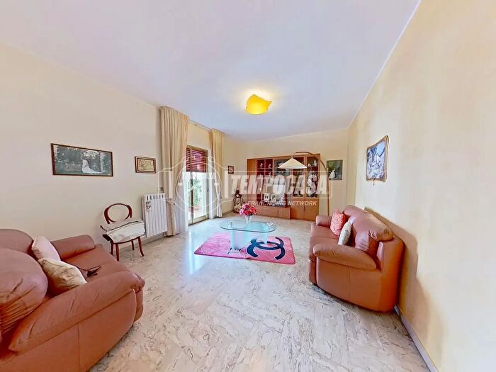 Appartamento quadrilocale in vendita in Via Benvenuto Cellini, Triggiano