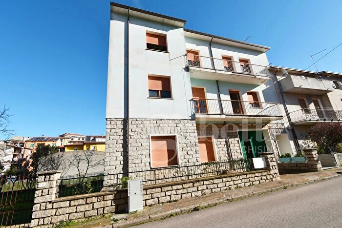 Casa con 6 locali in vendita in Via Tre Monti, Calangianus