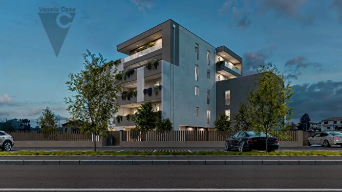 Appartamento con 5 locali in vendita in Via Giuseppe Parini, Piove Di Sacco