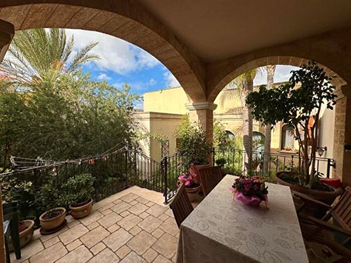 Casa con 6 locali in vendita in Via Nazionale, Alessano