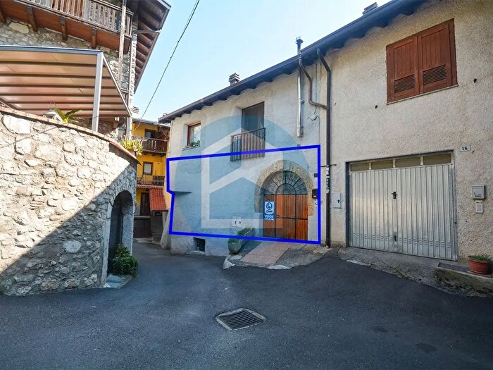 Appartamento quadrilocale in vendita in Ono San Pietro Via Fucine, Ono San Pietro