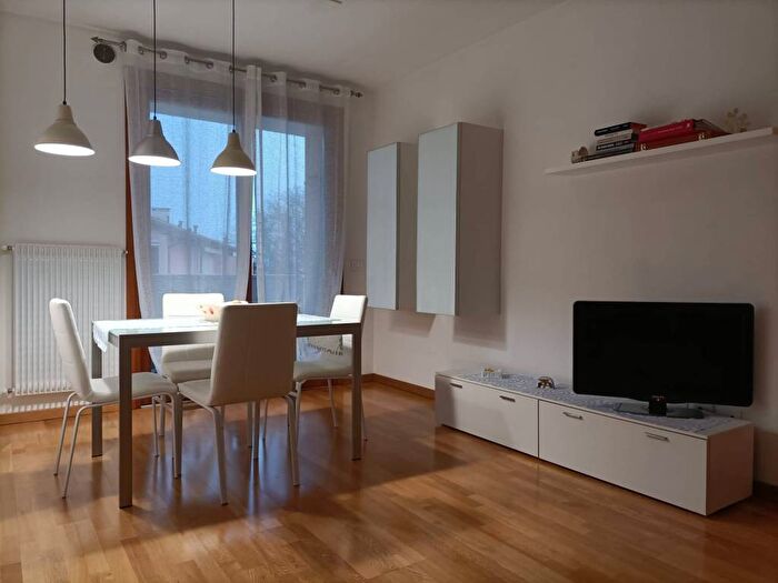Appartamento quadrilocale in affitto in Via Enzo Venturini, Centro, Silea