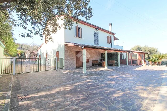 Casa con 10 locali in vendita in Contrada Santa Lucia, San Benedetto Del Tronto
