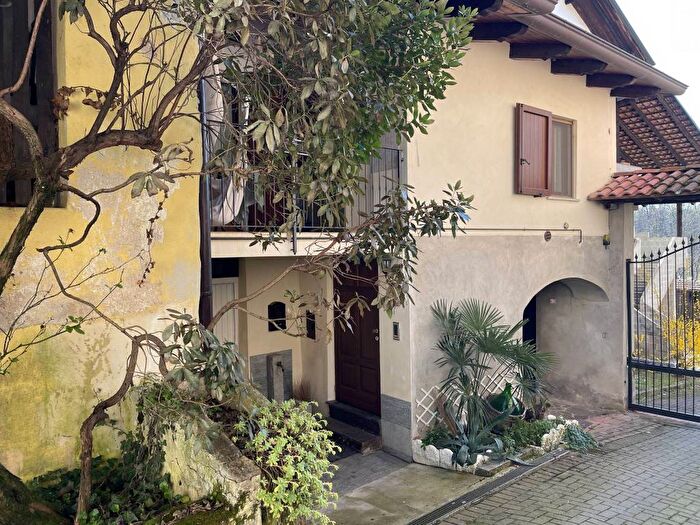 Casa trilocale in affitto in Via Vittorio Veneto, Santeusebio, Roasio