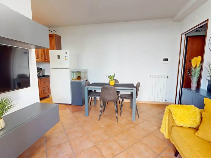 Appartamento trilocale in vendita in Via Case Basse, Foligno