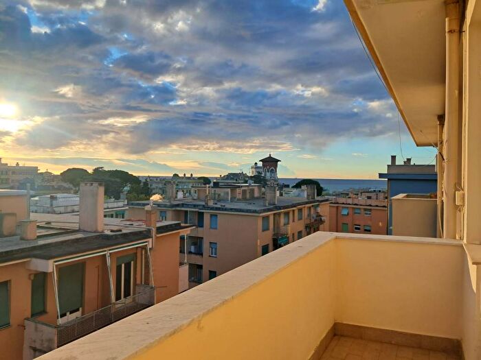 Appartamento trilocale in affitto in Via Luigi Arnaldo Vassallo, Albaro, Genova