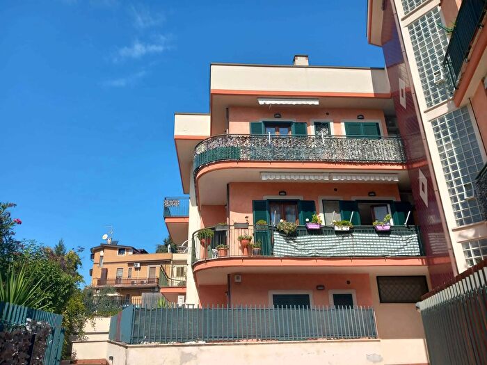 Appartamento trilocale in vendita in Via Ponte Lucano, Tivoli