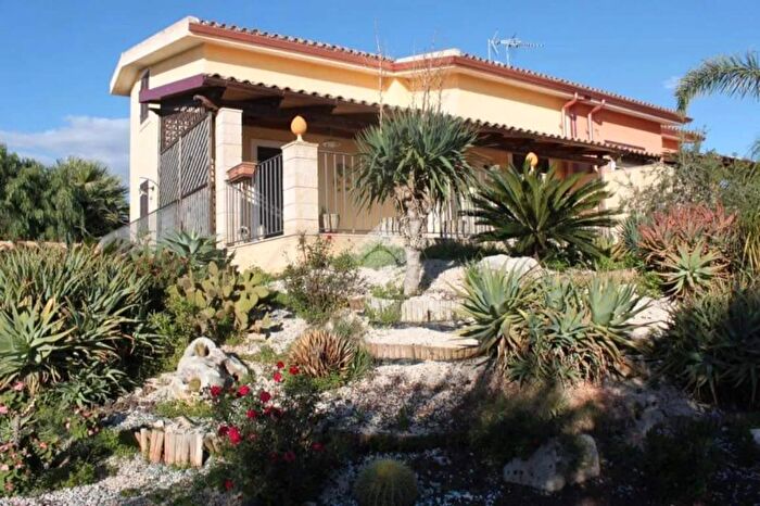 Casa trilocale in vendita in Contrada Torre Dammusa, Scicli