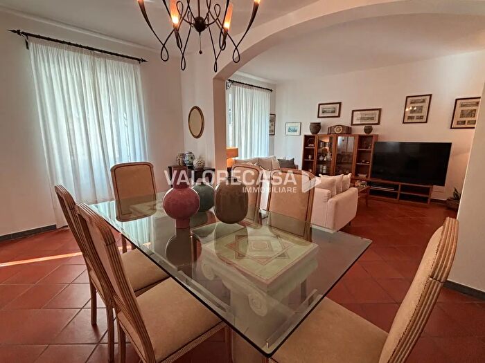 Casa con 6 locali in vendita in Carrara