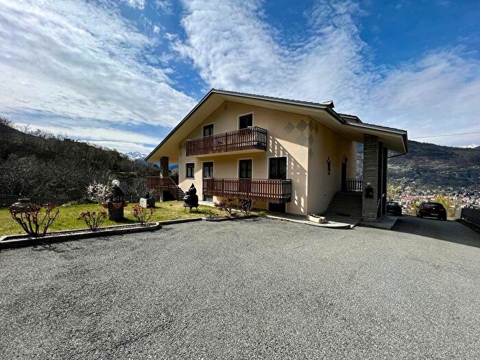 Appartamento trilocale in affitto in Località Capoluogo, Centro, Charvensod
