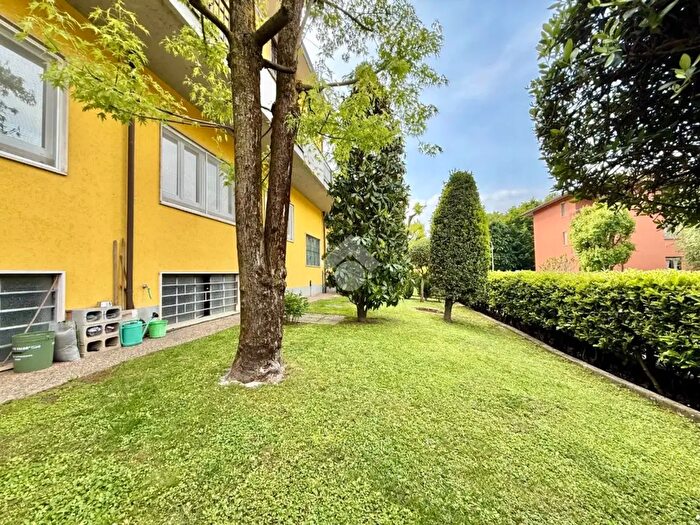 Appartamento trilocale in vendita in Via Galileo Galilei, Valbrembo
