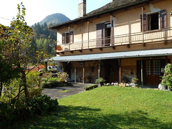 Casa con 10 locali in vendita in Via Monte Rosa, Bannio Anzino