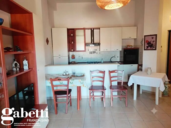 Appartamento trilocale in vendita in Via Nazionale Zappardino Snc, Piraino