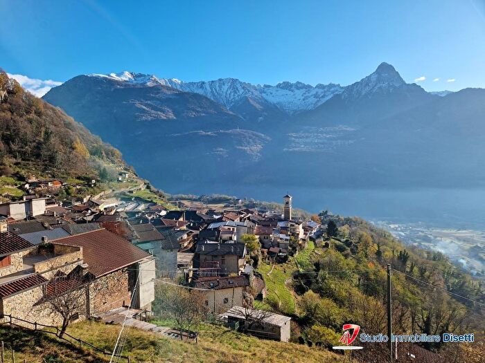 Casa con 6 locali in vendita in Via Nisgiole, Capo Di Ponte