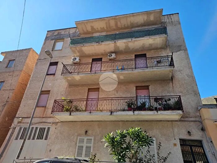 Appartamento trilocale in affitto in Via Ciaculli, Palermo