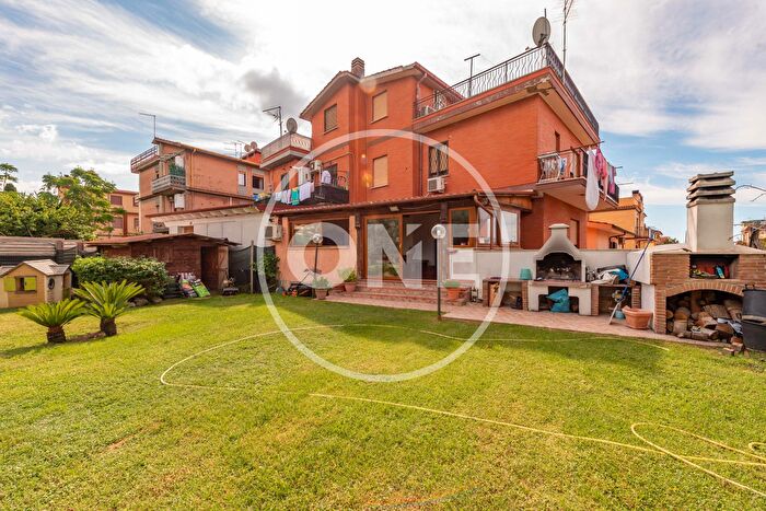 Appartamento con 5 locali in vendita in Via Francesco Bonfiglio da Cesena, Roma