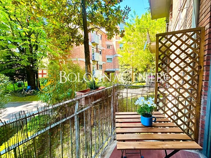 Appartamento con 5 locali in vendita in Via Castelmerlo, Bologna