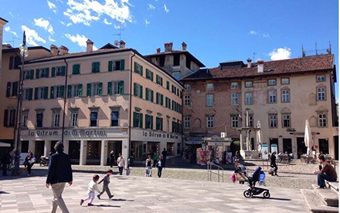 Casa con 6 locali in affitto in Piazza Giacomo Matteotti, Centro Storico, Udine