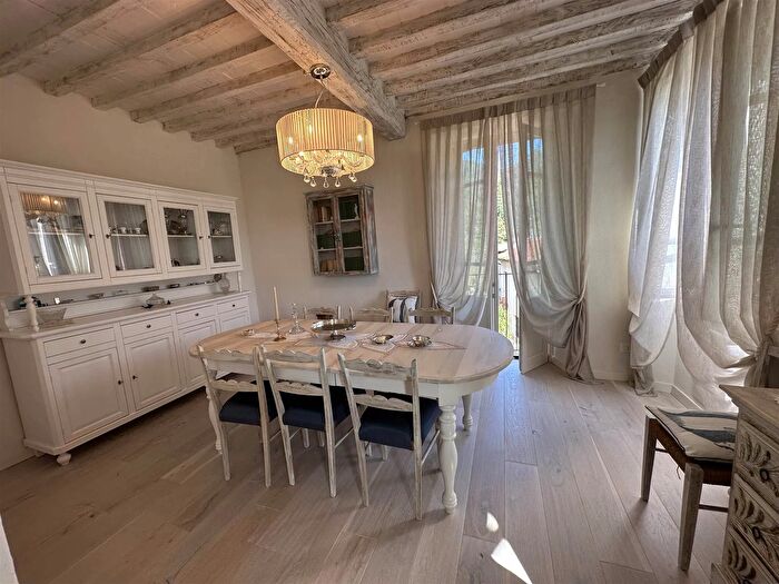 Casa con 6 locali in vendita in Solaio Pietrasanta Lucca, Pietrasanta