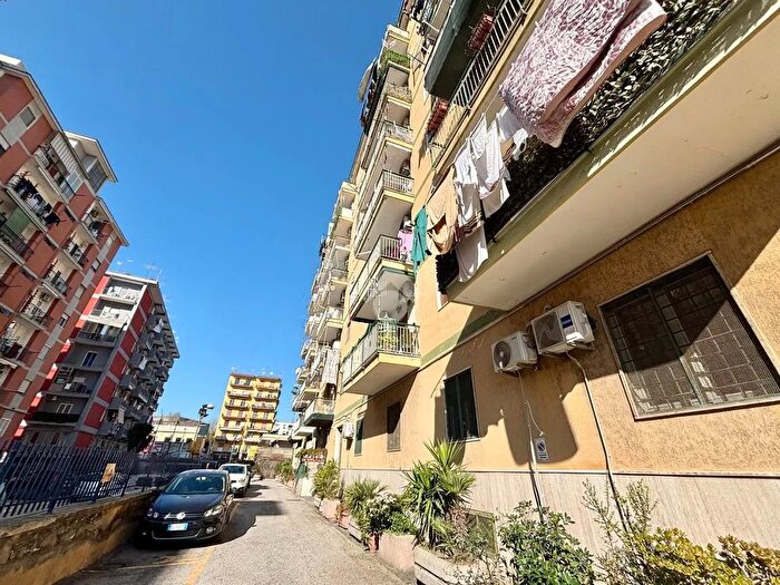 Appartamento quadrilocale in vendita in Via della Stadera, Napoli