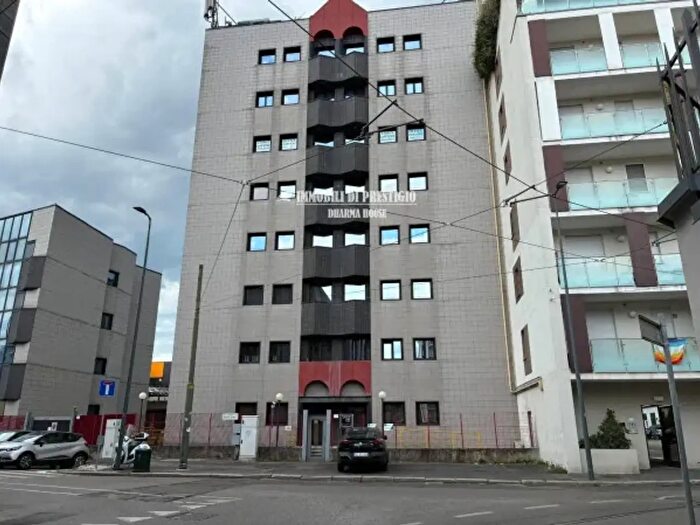 Appartamento trilocale in vendita in Via Noto, Milano