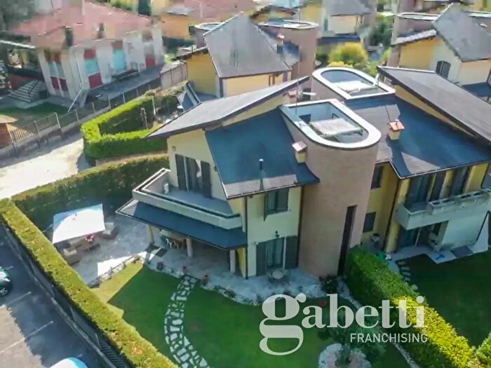 Casa quadrilocale in vendita in Via Ercole Dembowschi, Gallarate