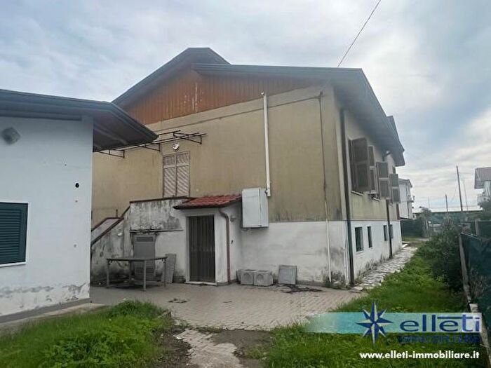 Casa con 9 locali in vendita in a del Casone, Massa
