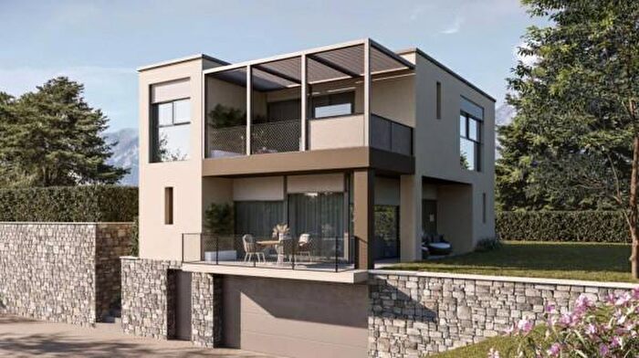 Casa quadrilocale in vendita in Via Castellino da Castello, Menaggio