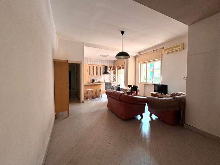 Appartamento trilocale in affitto in Via Ferrara, Centro, Casoria