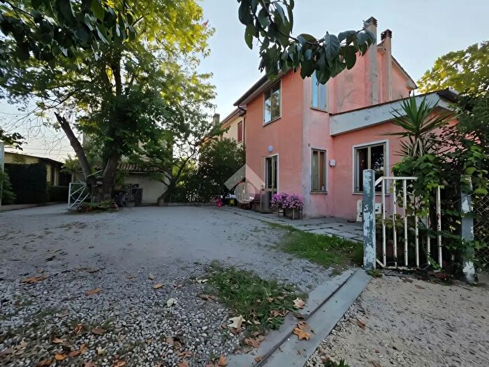 Casa quadrilocale in vendita in Via Castagnole, Treviso