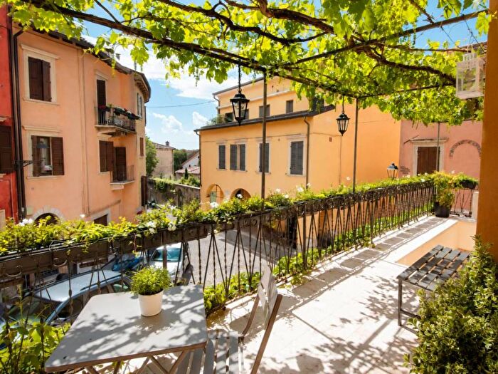 Appartamento trilocale in affitto in Via Fontanelle Santo Stefano n, Veronetta, Verona