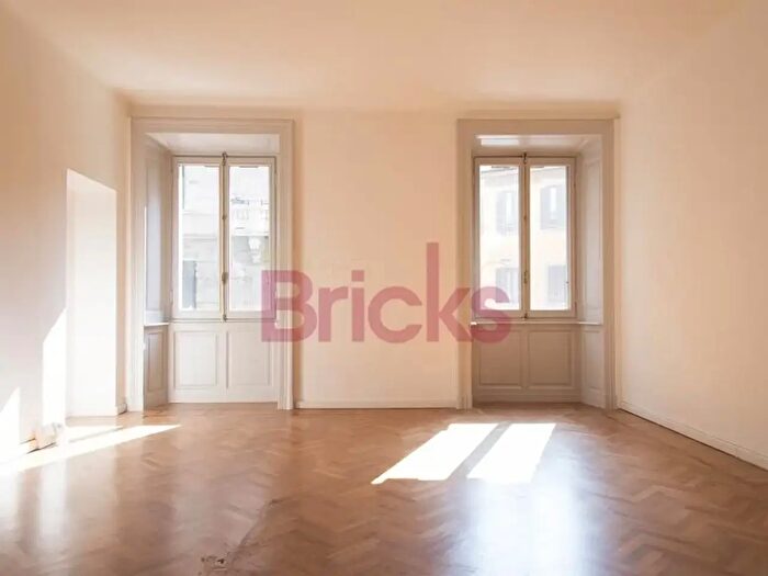 Casa con 8 locali in affitto in Via Cesare Battisti, Milano