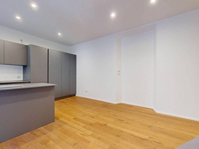 Appartamento monolocale in affitto in Viale Certosa, Musocco, Milano