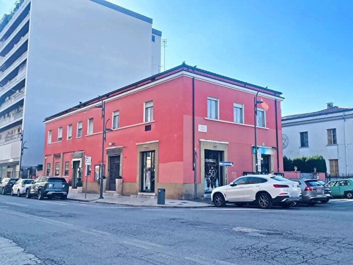 Appartamento con 5 locali in vendita in Piazza San Marco, Latina