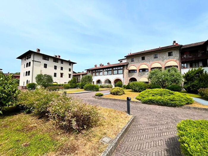 Appartamento con 5 locali in vendita in Viale Lombardia, Torre Boldone