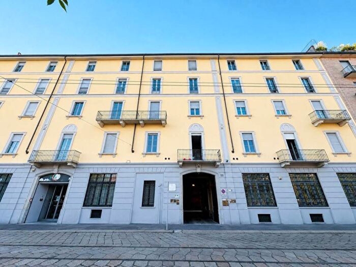 Appartamento trilocale in affitto in Viale Gorizia, Navigli Darsena, Milano