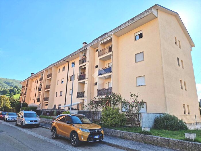 Appartamento trilocale in vendita in Località Via Alcide De Gasperi, Spoleto