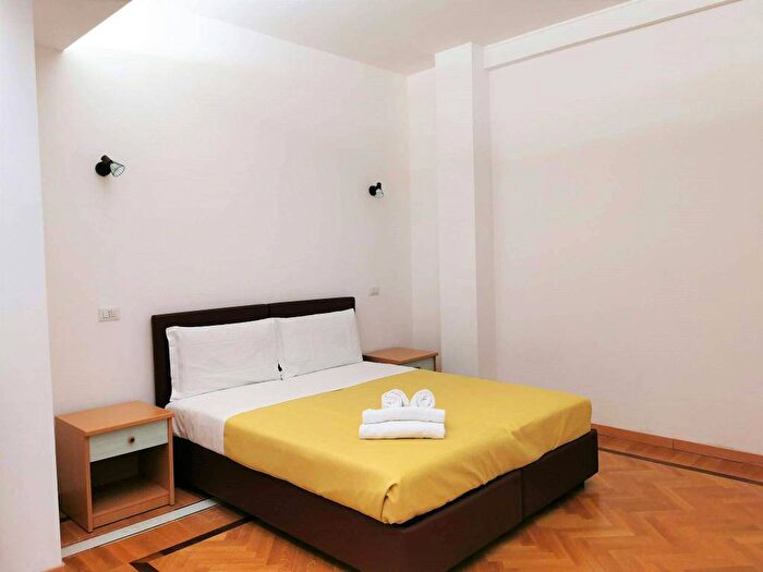 Appartamento monolocale in affitto in Via Giovan Battista Pergolesi, Centrale, Milano