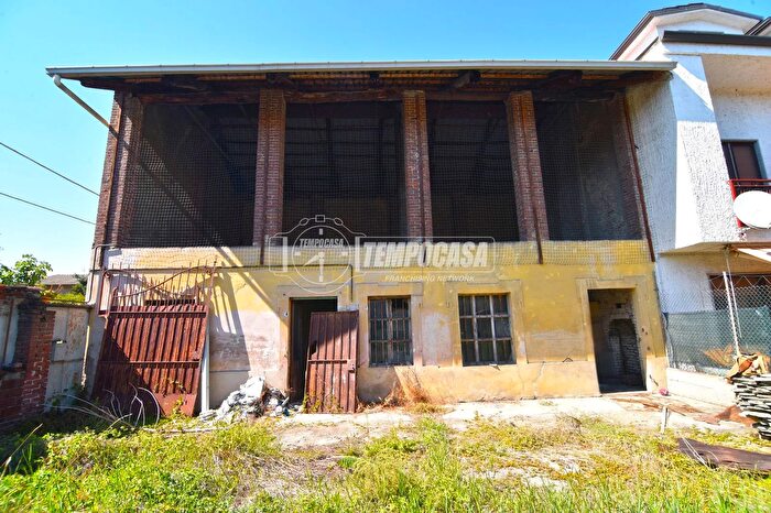 Casa quadrilocale in vendita in Via Montello, Brandizzo