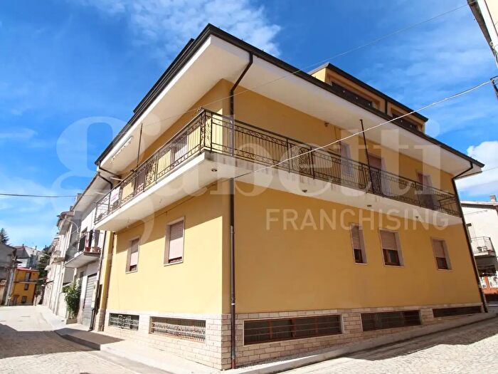 Appartamento quadrilocale in vendita in Via Giuseppe De Tommasis, Ateleta