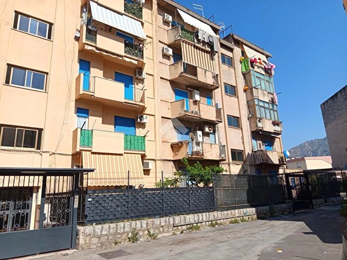 Appartamento quadrilocale in vendita in Via Gustavo Roccella, Palermo