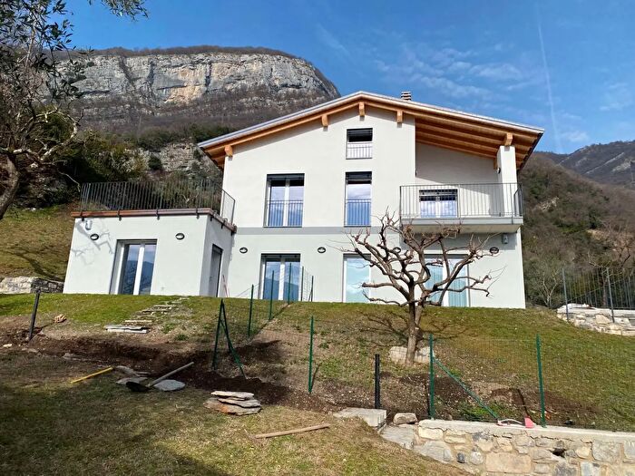 Appartamento con 6 locali in vendita in Via delle Mele, Tremezzina