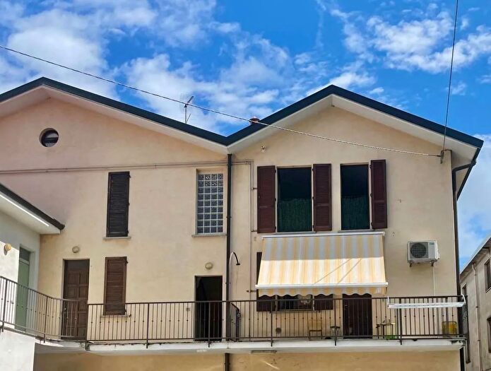 Appartamento trilocale in vendita in Via Cesare Battisti, Carugo