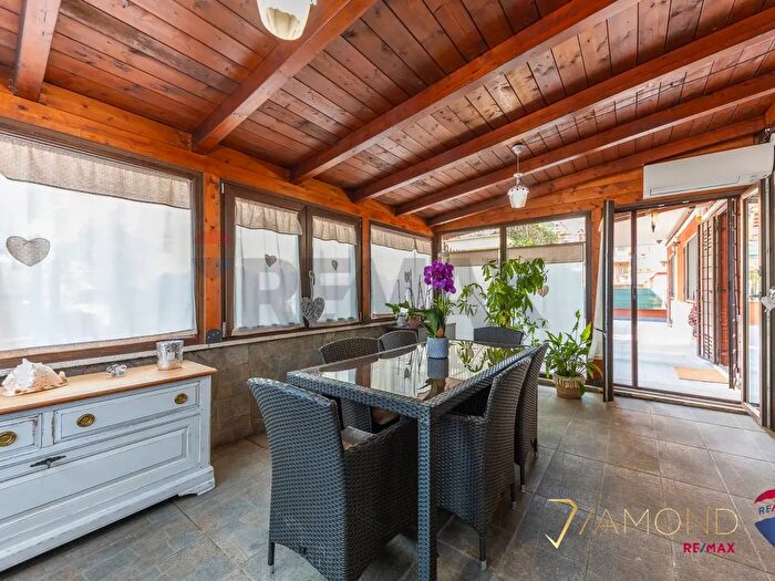 Appartamento trilocale in vendita in Roma