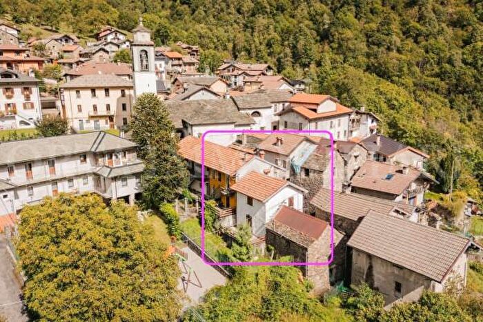 Casa trilocale in vendita in Via Monte Grappa, Valstrona