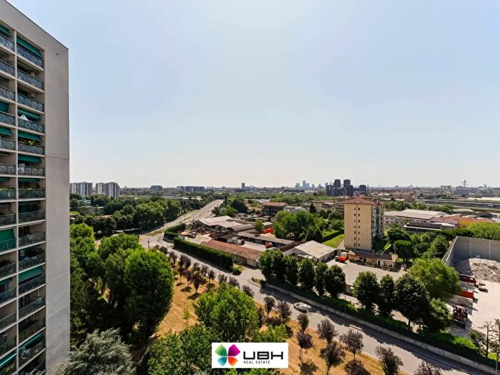 Appartamento quadrilocale in vendita in Via Umberto Ceva, Milano