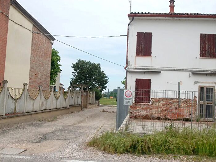 Casa quadrilocale in vendita in Ferrara